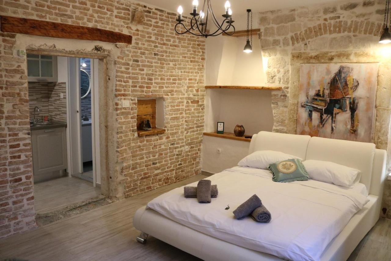 Studios Kadena Trogir - 18Th Century Stone House Exterior photo