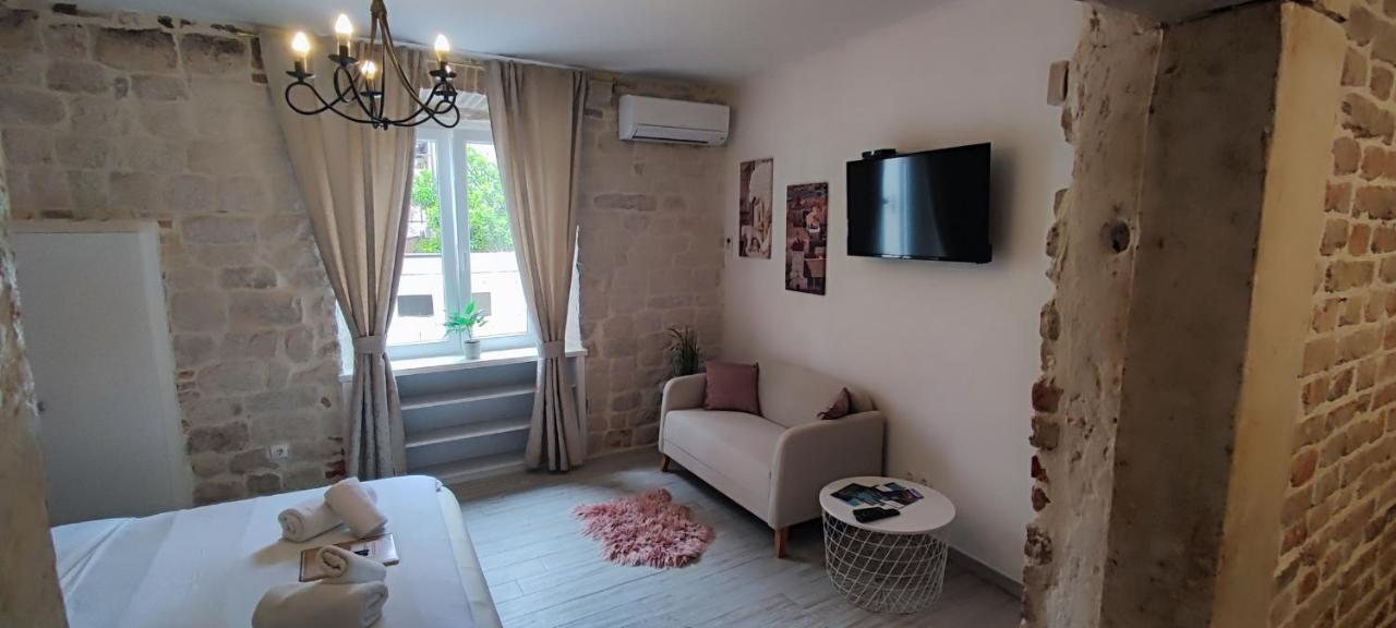 Studios Kadena Trogir - 18Th Century Stone House Exterior photo