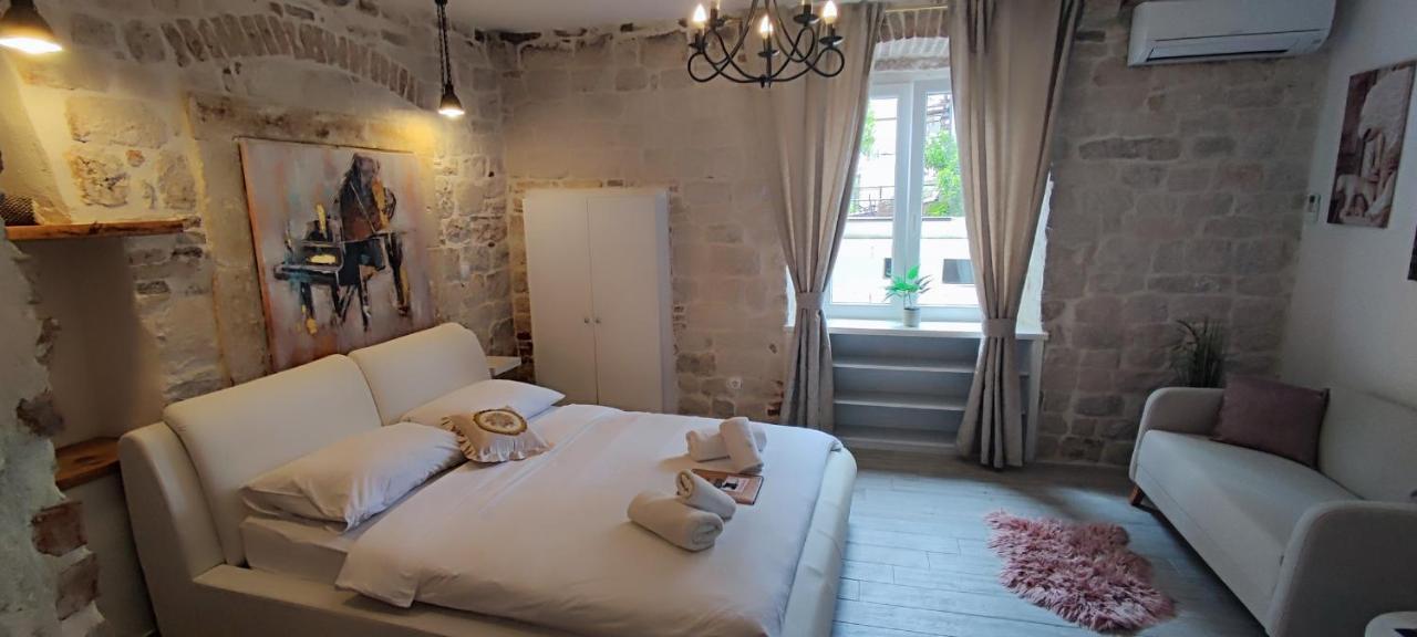 Studios Kadena Trogir - 18Th Century Stone House Exterior photo