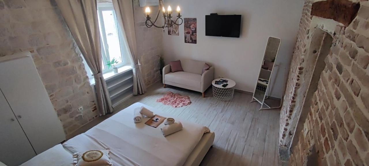 Studios Kadena Trogir - 18Th Century Stone House Exterior photo
