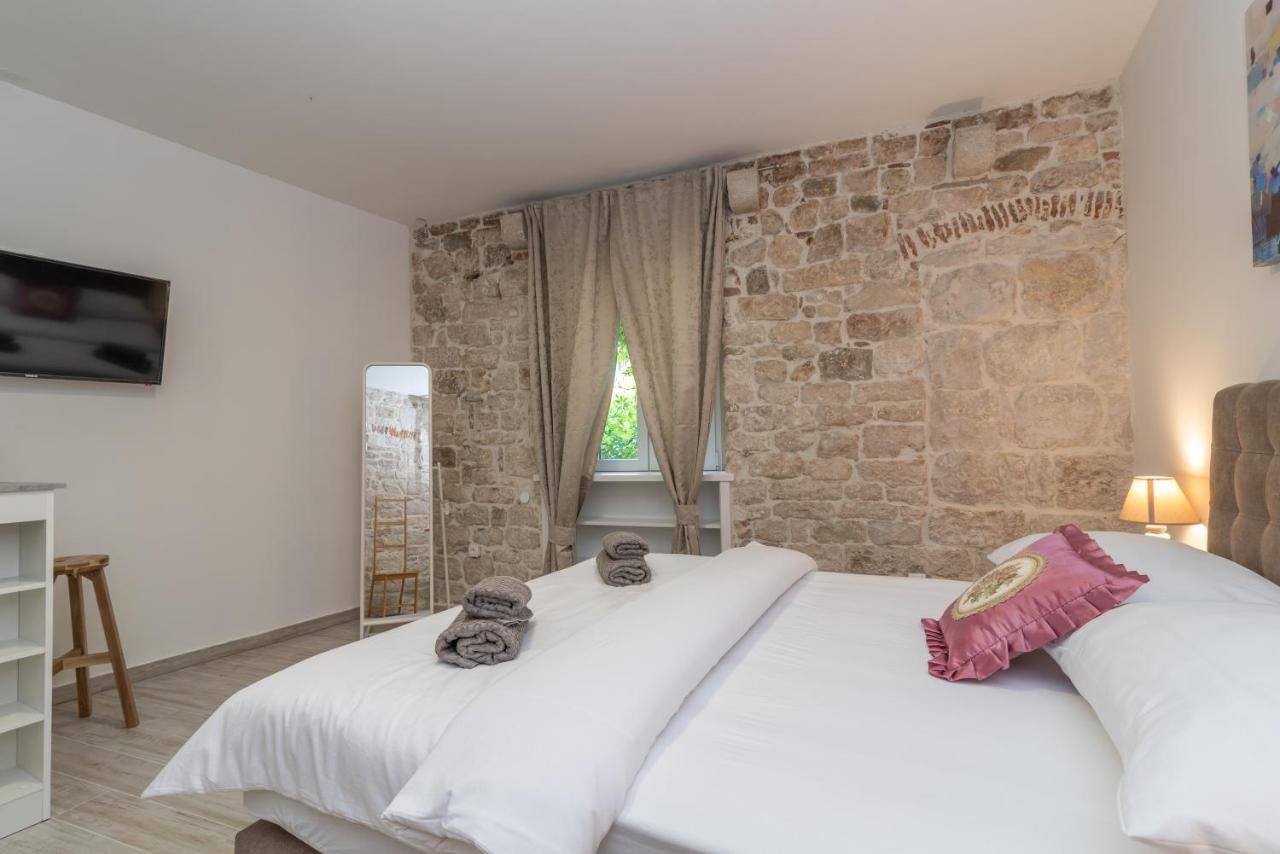 Studios Kadena Trogir - 18Th Century Stone House Exterior photo