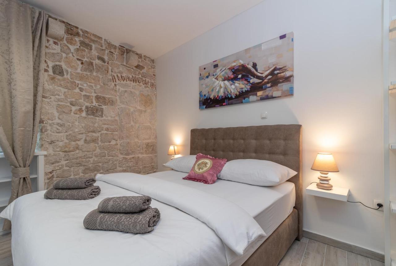 Studios Kadena Trogir - 18Th Century Stone House Exterior photo