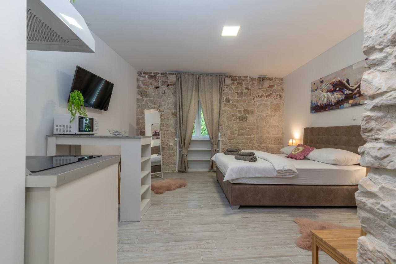Studios Kadena Trogir - 18Th Century Stone House Exterior photo
