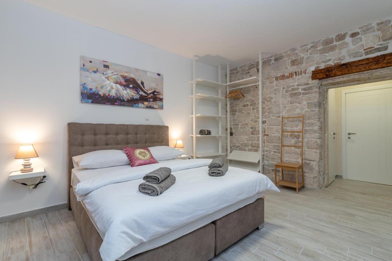 Studios Kadena Trogir - 18Th Century Stone House Exterior photo