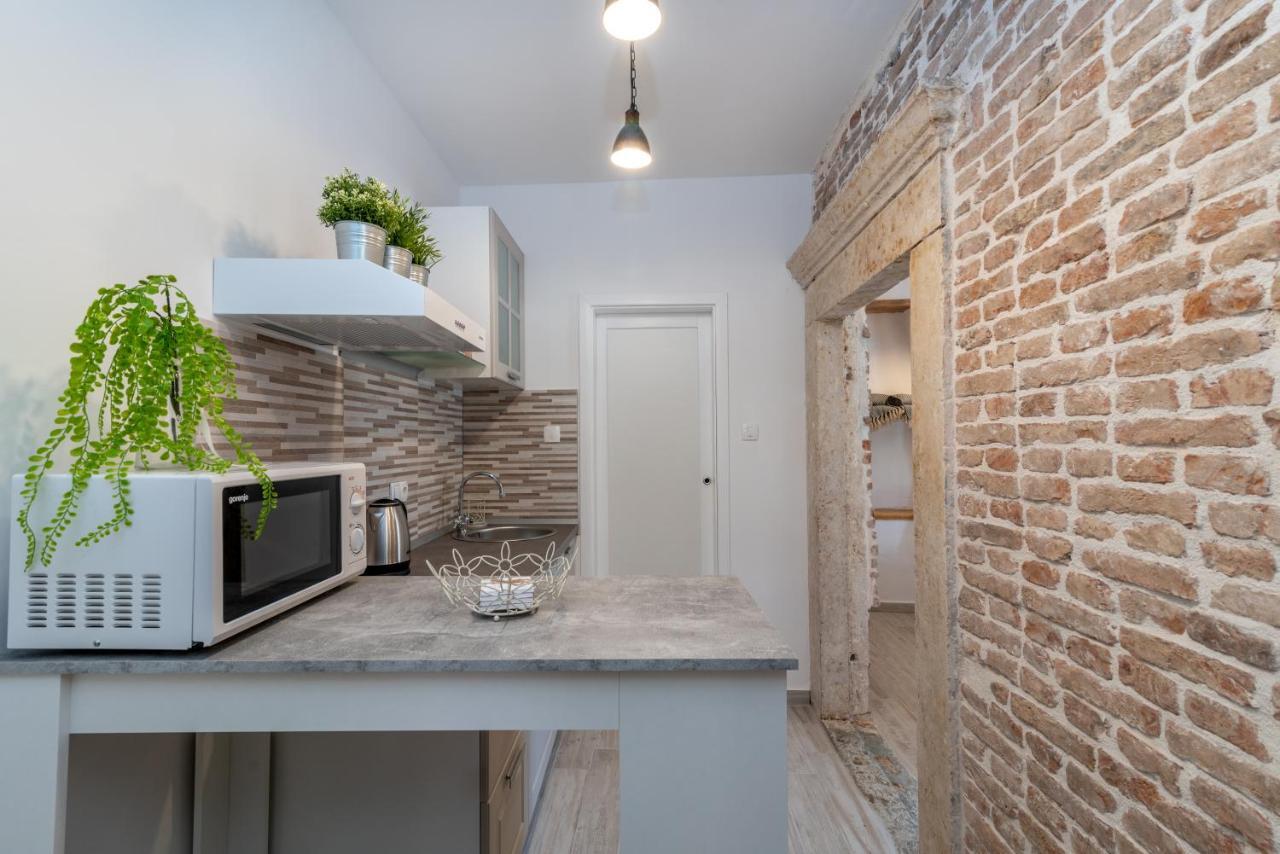 Studios Kadena Trogir - 18Th Century Stone House Exterior photo